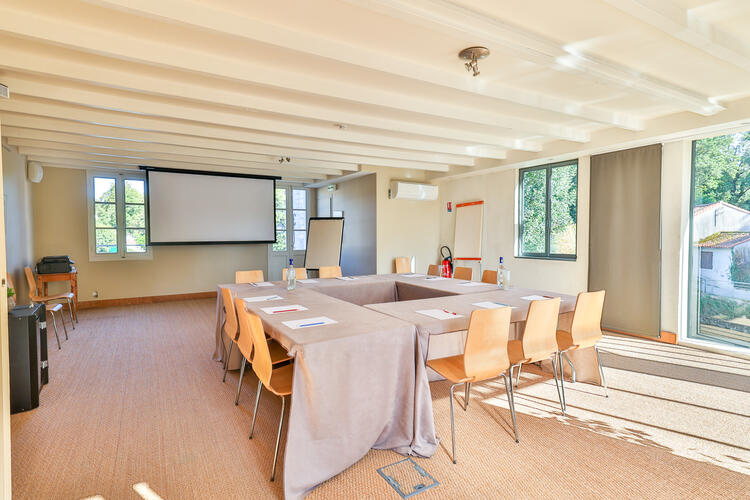 Quai 3 accueil professionnels et particuliers pour des réunions ou rassemblements dans un ancien moulin