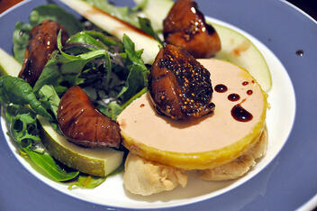 Le Périgord, proche du Quai3, est une destination gastronomique réputée pour son foie gras